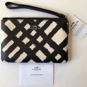 NEW Coach Wild Plaid Print Corner Zip Wristlet